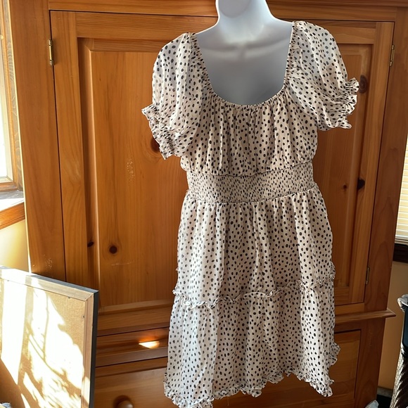 Chic Cream Ruffle Dress 🤍🖤 - Picture 10 of 12